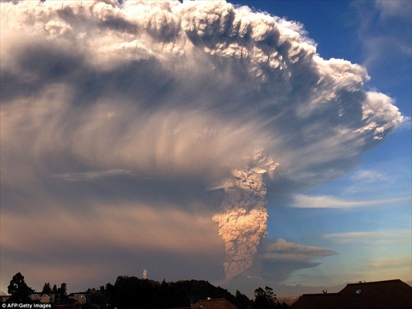 チリのカルブコ火山が噴火！　まるで、世界の終りのような景色に