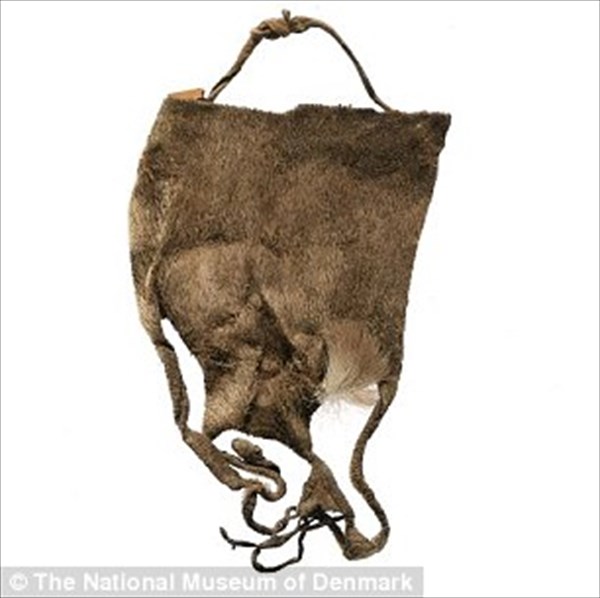 130年前のイヌイットの女性は、毛皮のＴバックを履いていた！