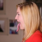長さ約10センチ！　世界最長の舌を持つ(現在ギネス申請中)女性！