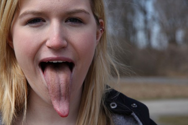 長さ約10センチ！　世界最長の舌を持つ(現在ギネス申請中)女性！