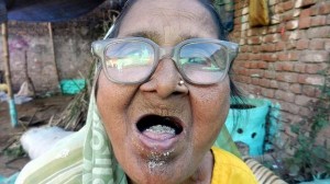 80年以上毎日1キロの砂を食べるインドの女性　体はいたって健康！