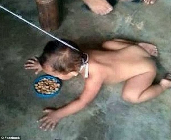 最低行為！　子供に首輪をつけドッグフードを食べさた母親　SNSの画像で発覚