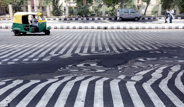 インドの猛暑！道路も溶けてぐにゅぐにゃに！！　画像22枚！