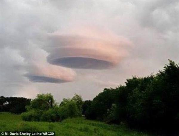 アメリカ・テキサスが異常事態！？　UFO雲、おっぱい雲が出現！！