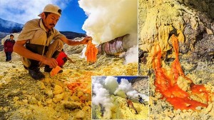 世界最悪の仕事！？　毒ガスを吸いながら働くインドネシアの硫黄鉱山労働者