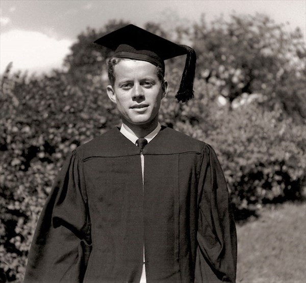 1940年、ハーバード大学を卒業した時のジョン・F・ケネディ