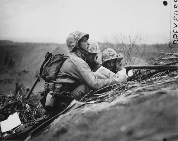 1945年、アメリカ軍と日本軍による硫黄島の戦い