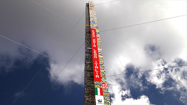 LEGOブロックで作られたレゴタワー　高さ34.76ｍでギネス世界記録に！