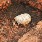 宇宙人の証拠？ロシア遺跡からエイリアンのような頭蓋骨を持つ骨が発掘される！