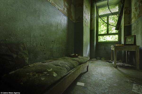 廃墟好きには堪らない！　1978年に閉鎖されたイタリアの精神病院の内部！　