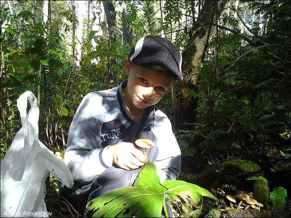 ロシアでキャンプで来ていた少年がイエティの足跡を発見?　通常の2倍の大きさ