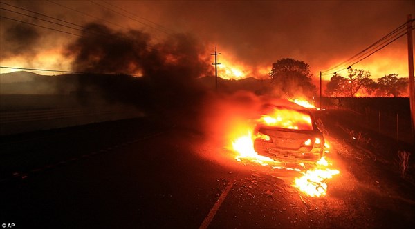 終末感が恐ろしい！　現在カリフォルニア州で猛威をふるっている森林火災　