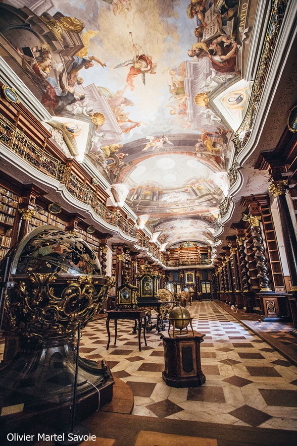 チェコのプラハに存在する「世界で最も美しい図書館」！！