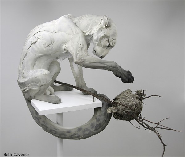 べス・ケベネーによるアーティスティックな粘土彫刻！！