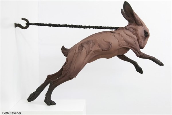 べス・ケベネーによるアーティスティックな粘土彫刻！！