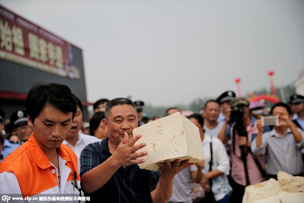 普通の豆腐2万2857丁分！　中国のイベントで作られた重量8トンの巨大豆腐