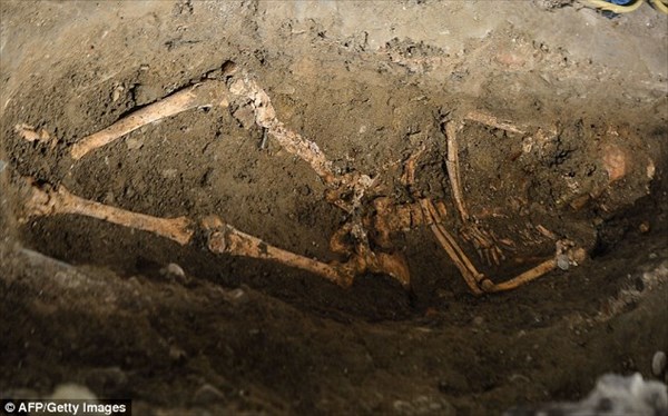フィレンツェの墓地から、モナリザのモデルになった人物の遺体発見か？