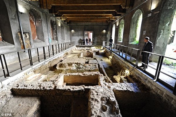 フィレンツェの墓地から、モナリザのモデルになった人物の遺体発見か？