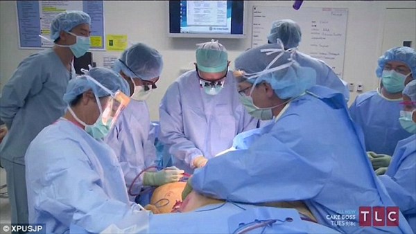 重量36キロの陰嚢を持つ男　14時間に渡る手術の末、7年ぶりに妻とベッドへ