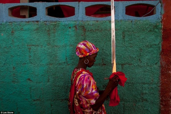 25年にわたりハイチのブードゥー教を取材したカメラマンによる写真
