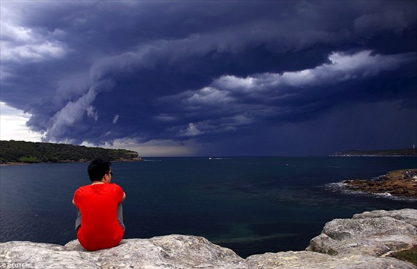 まるで津波！　オーストラリア・シドニーにヤバすぎる雲が襲来！