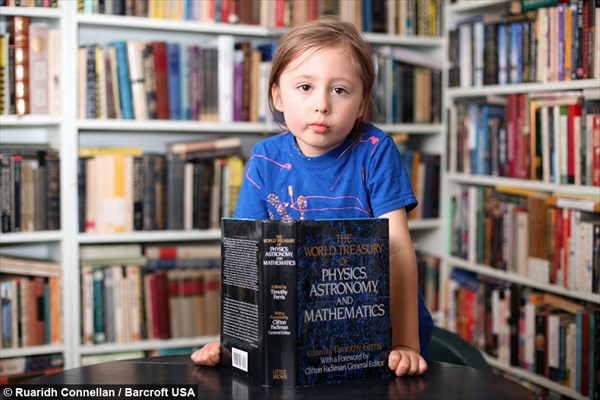 テレパシー能力を持つ5歳の自閉症男児に科学者が注目！　しかも7言語を理解　