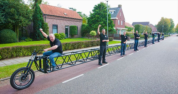その長さ35.79メートル！　世界最長の自転車がギネスに認定！