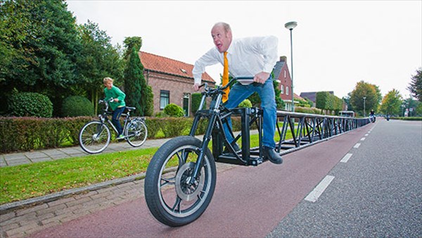 その長さ35.79メートル！　世界最長の自転車がギネスに認定！