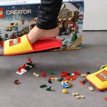 レゴもやっぱり認識してた！　LEGOブロックを踏んでも痛くないスリッパ！！