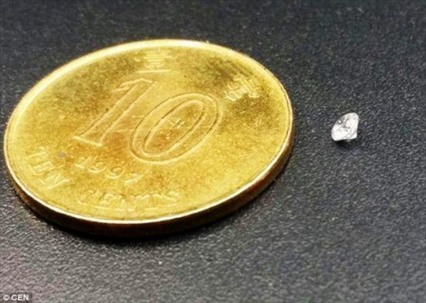 香港で空からダイヤモンドが降ってきた!?　実はほぼ無価値の人工ダイヤ