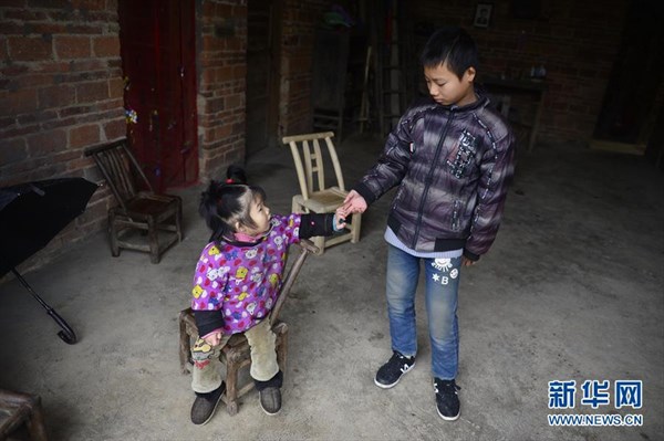 見た目は3歳！　成長が止まってしまった中国の15歳の少女