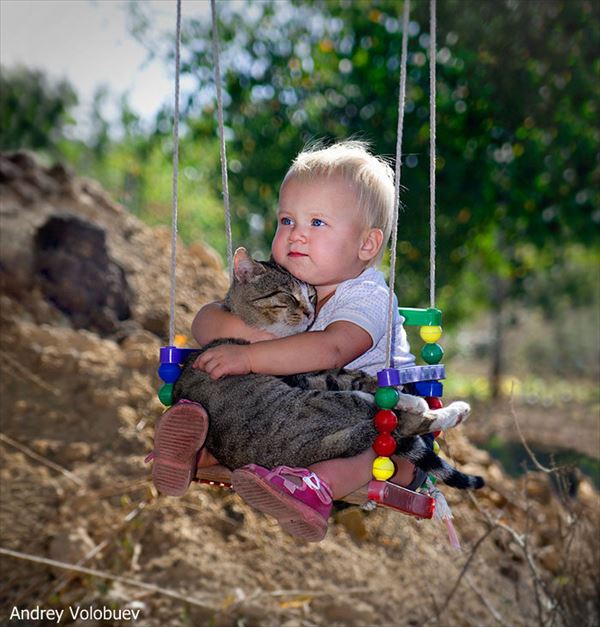 心が癒される！　子供と動物の微笑ましい写真　30選！