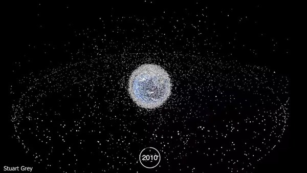 一目瞭然！宇宙開発の歴史　60年でここまで増えた宇宙ゴミ(スペースデブリ)