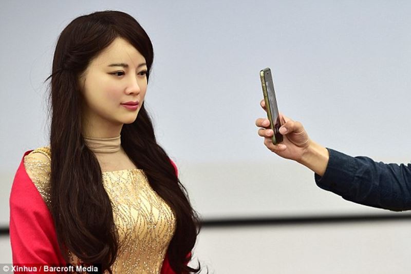今度はしょぼくない！　中国が本物の女性にそっくりのヒューマノイド型ロボットを開発