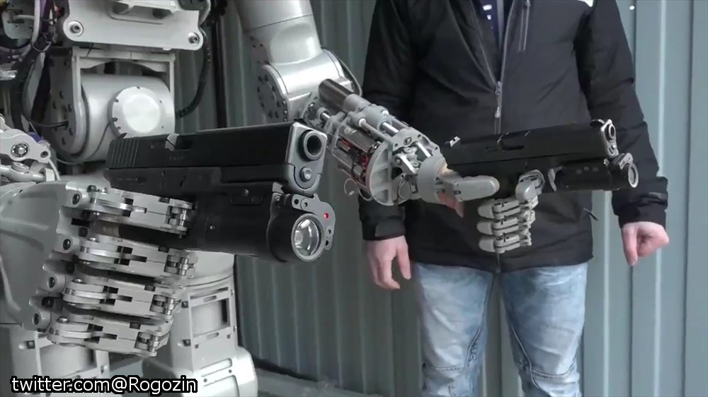 【運転・拳銃も使用可能】ロシアの宇宙用ロボ「FEDOR」がどう見ても戦闘マシーン